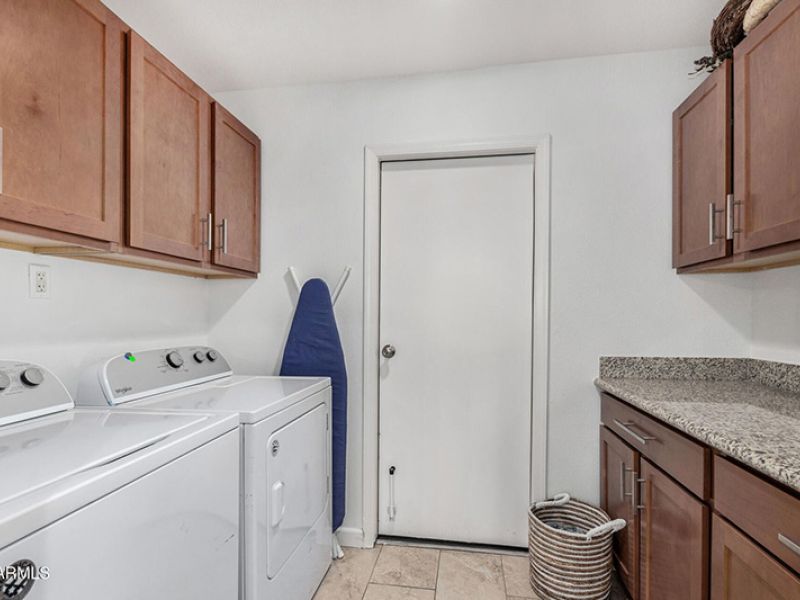 474 W Smoke Tree Rd Gilbert Laundry Room