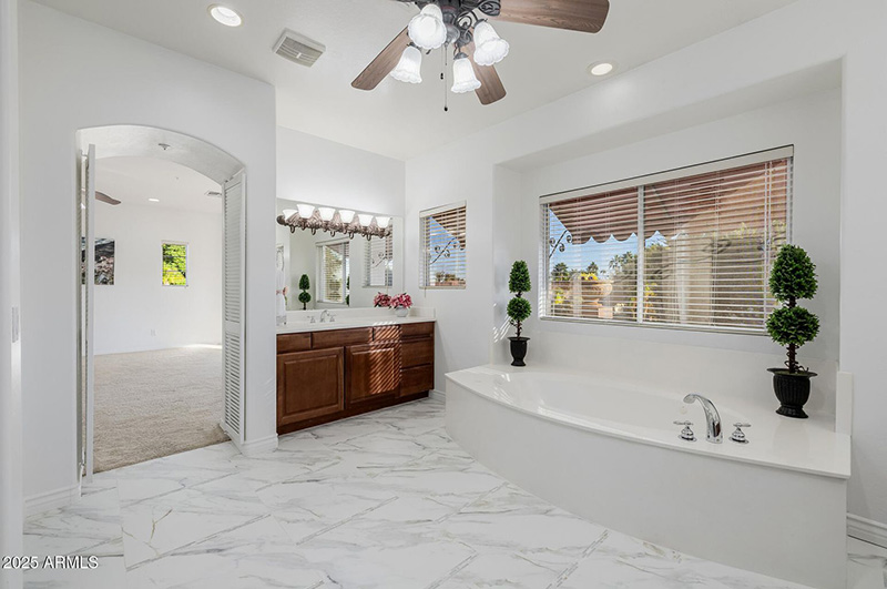 7281 Celio Grande Ave Peoria Master Bathroom