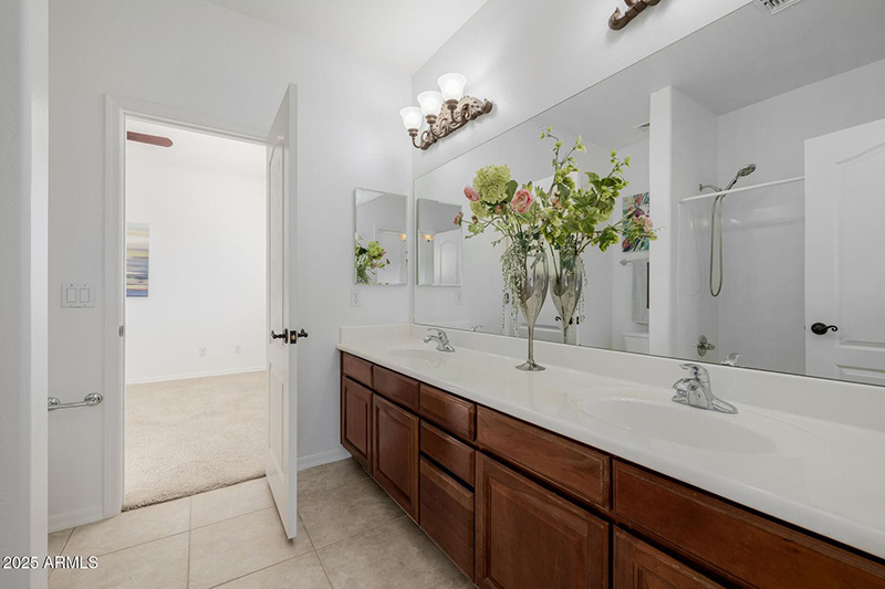 7281 Celio Grande Ave Peoria Jack And Jill Bathroom