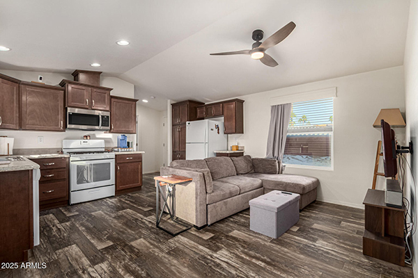 16225 N Cave Creek Rd 85 Phoenix Inside