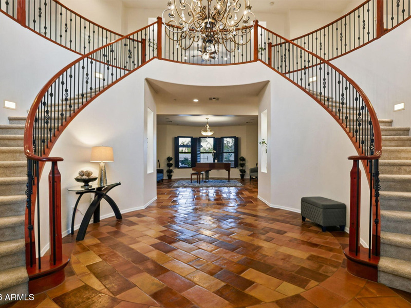 4833 N Barranco Dr Entry