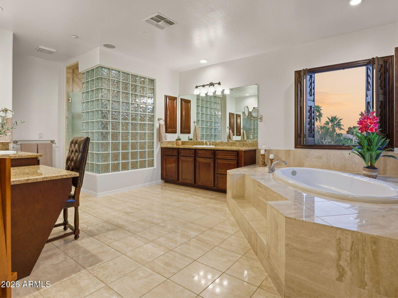 4833 N Barranco Dr Master Bath