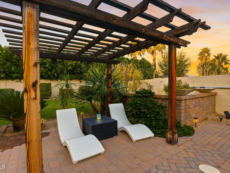 4833 N Barranco Dr Pergola