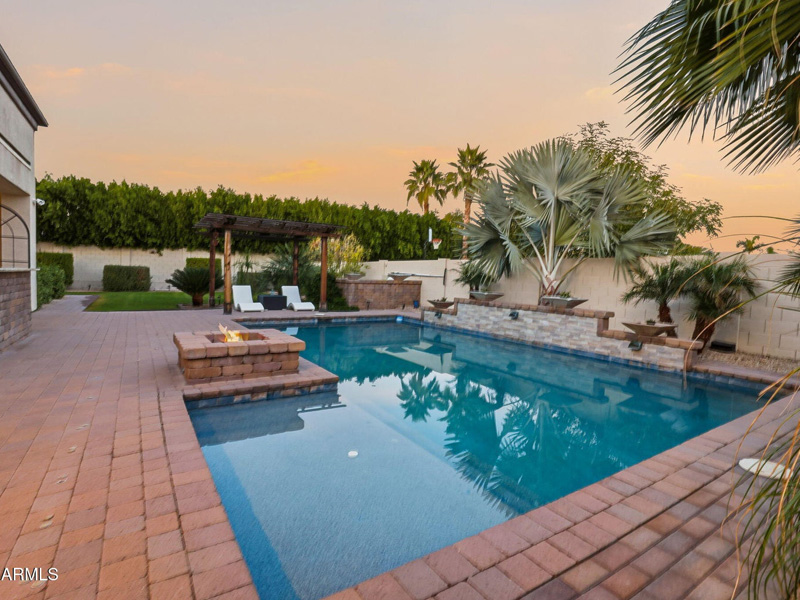 4833 N Barranco Dr Pool